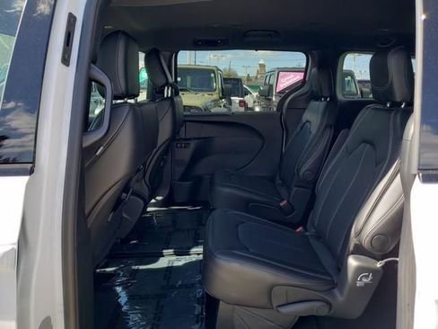 New 2026 Chrysler Pacifica Select image 7