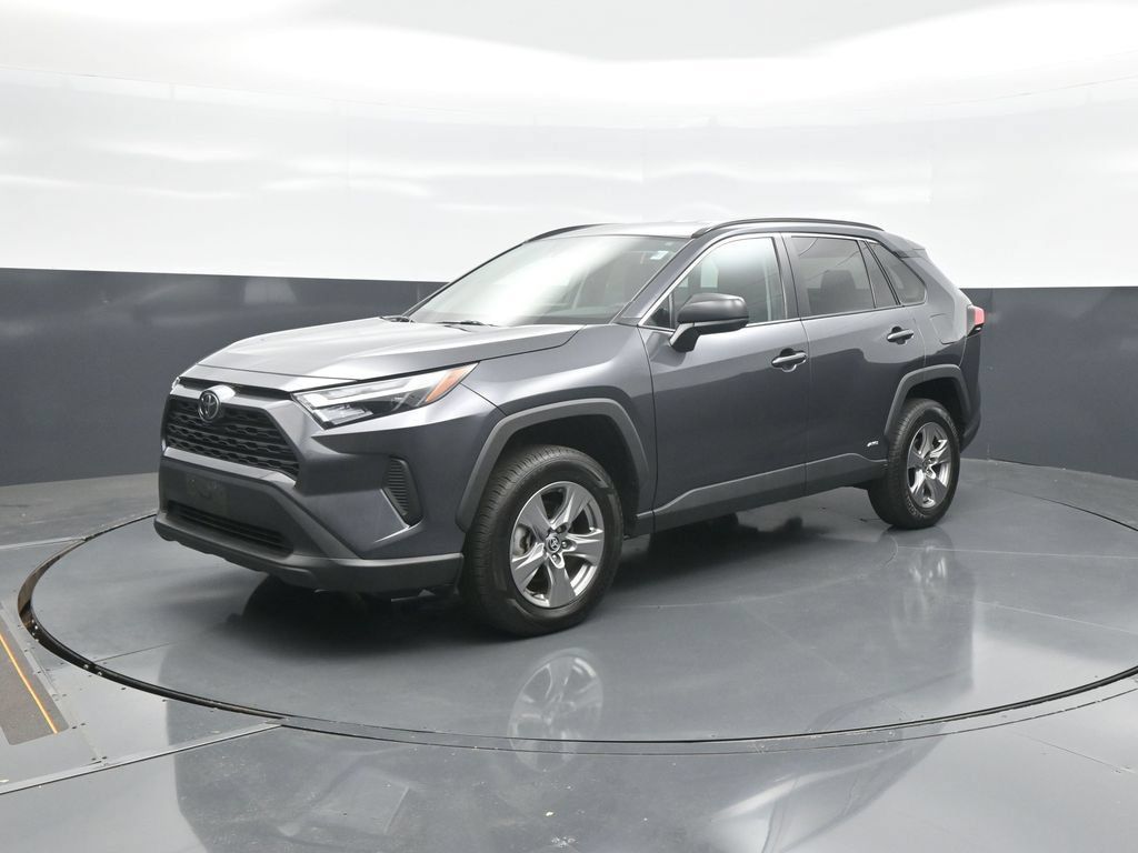 Used 2025 Toyota RAV4 LE AWD/4WD image 3