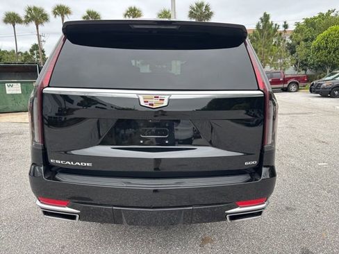 Used 2024 Cadillac Escalade Premium Luxury image 3