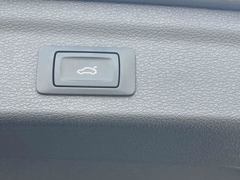 Certified 2025 Audi Q3 2.0T Premium AWD/4WD image 10