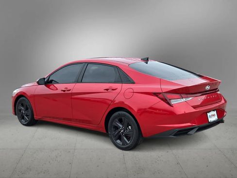 Used 2022 Hyundai Elantra SEL w/ Convenience Package FWD image 5
