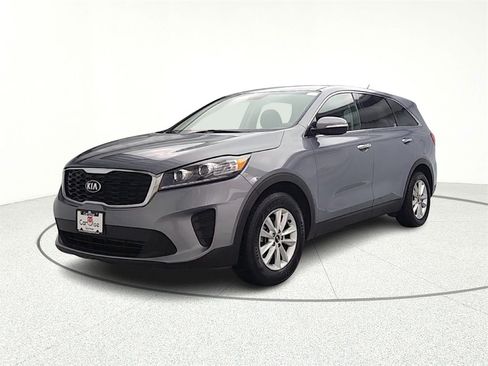 Used 2020 Kia Sorento LX image 3
