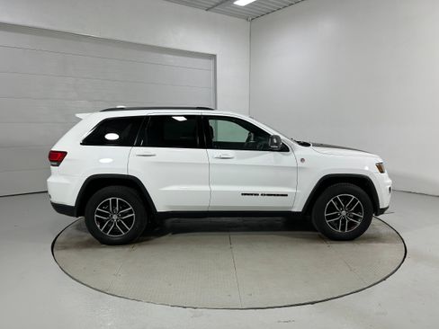Used 2017 Jeep Grand Cherokee Trailhawk AWD/4WD image 40