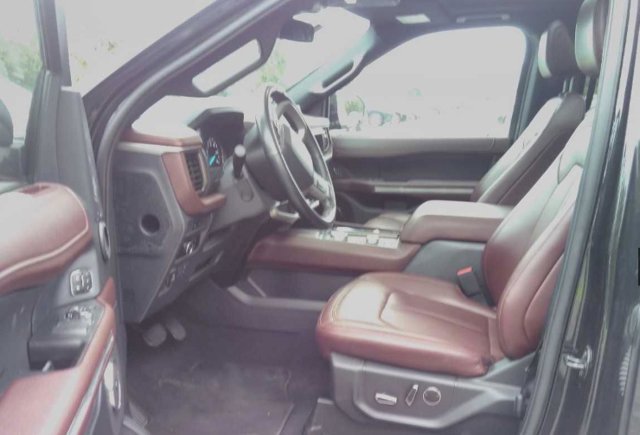 Used 2024 Ford Expedition Max Limited AWD/4WD image 3