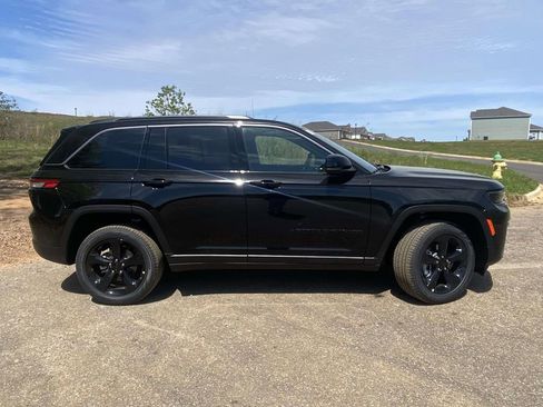 New 2026 Jeep Grand Cherokee Limited w/ Limited Altitude Package RWD image 7