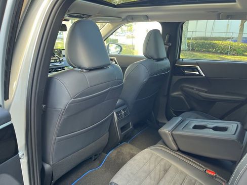 New 2025 Mitsubishi Outlander SE image 30