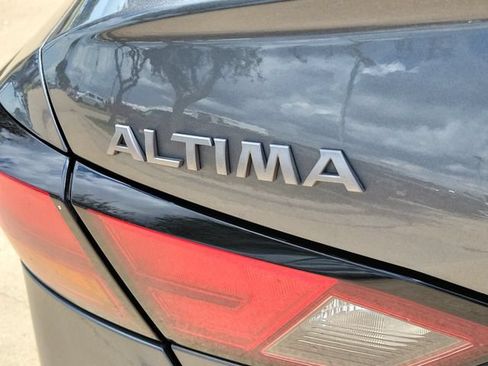 Used 2025 Nissan Altima 2.5 SV FWD image 5