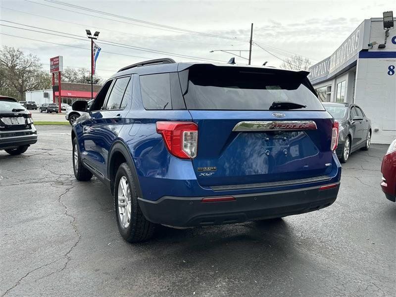 Used 2020 Ford Explorer XLT w/ Cold Weather Package AWD/4WD image 4