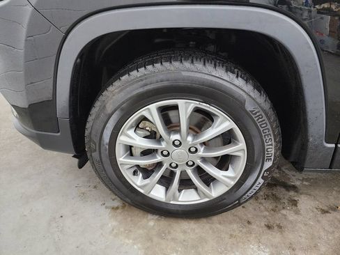 Used 2022 Jeep Cherokee Latitude Lux w/ Mopar Interior Package AWD/4WD image 35