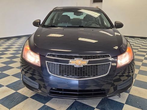 Used 2014 Chevrolet Cruze LS FWD image 2