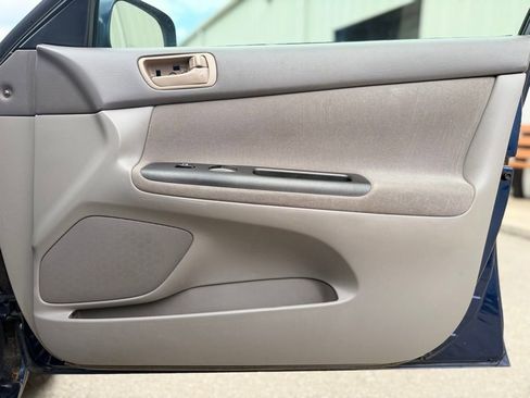 Used 2005 Toyota Camry LE FWD image 16