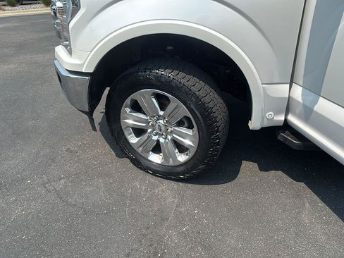 Used 2018 Ford F150 Lariat w/ Equipment Group 502A Luxury AWD/4WD image 5