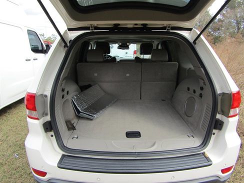 Used 2011 Jeep Grand Cherokee Laredo image 7