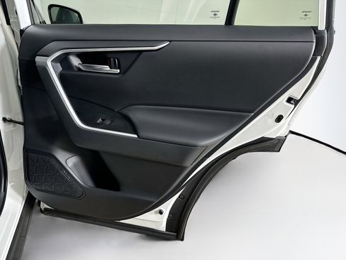 Used 2025 Toyota RAV4 XLE w/ Convenience Package image 30