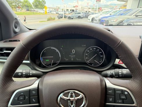 Used 2024 Toyota Sienna Platinum AWD/4WD image 12