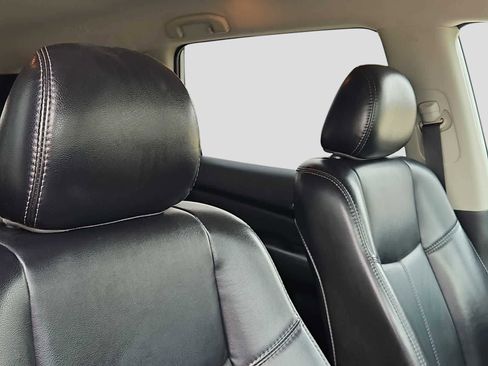 Used 2020 Nissan Pathfinder SL FWD image 18