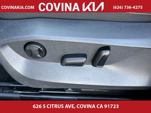 Used 2023 Volkswagen Taos SE image 15