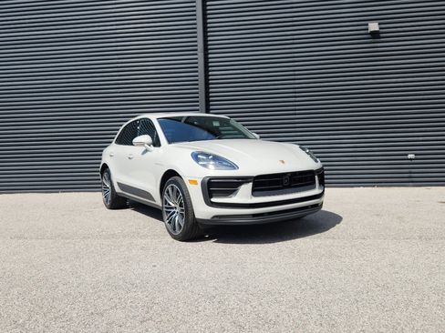 New 2026 Porsche Macan image 7