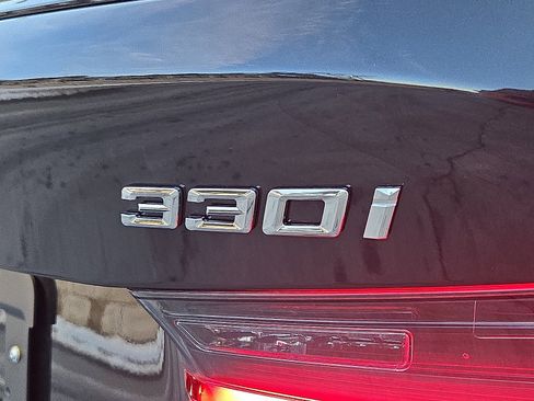Used 2025 BMW 330i xDrive Sedan w/ M Sport Package image 31