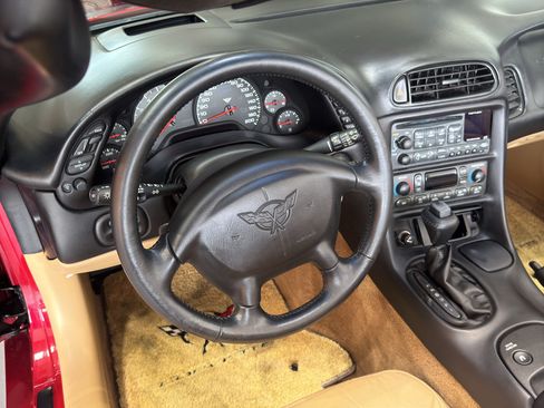 Used 2004 Chevrolet Corvette Convertible w/ Preferred Equipment Group RWD image 12