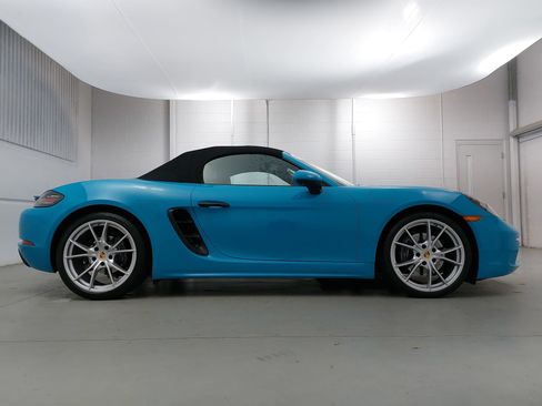Used 2018 Porsche 718 Boxster image 8