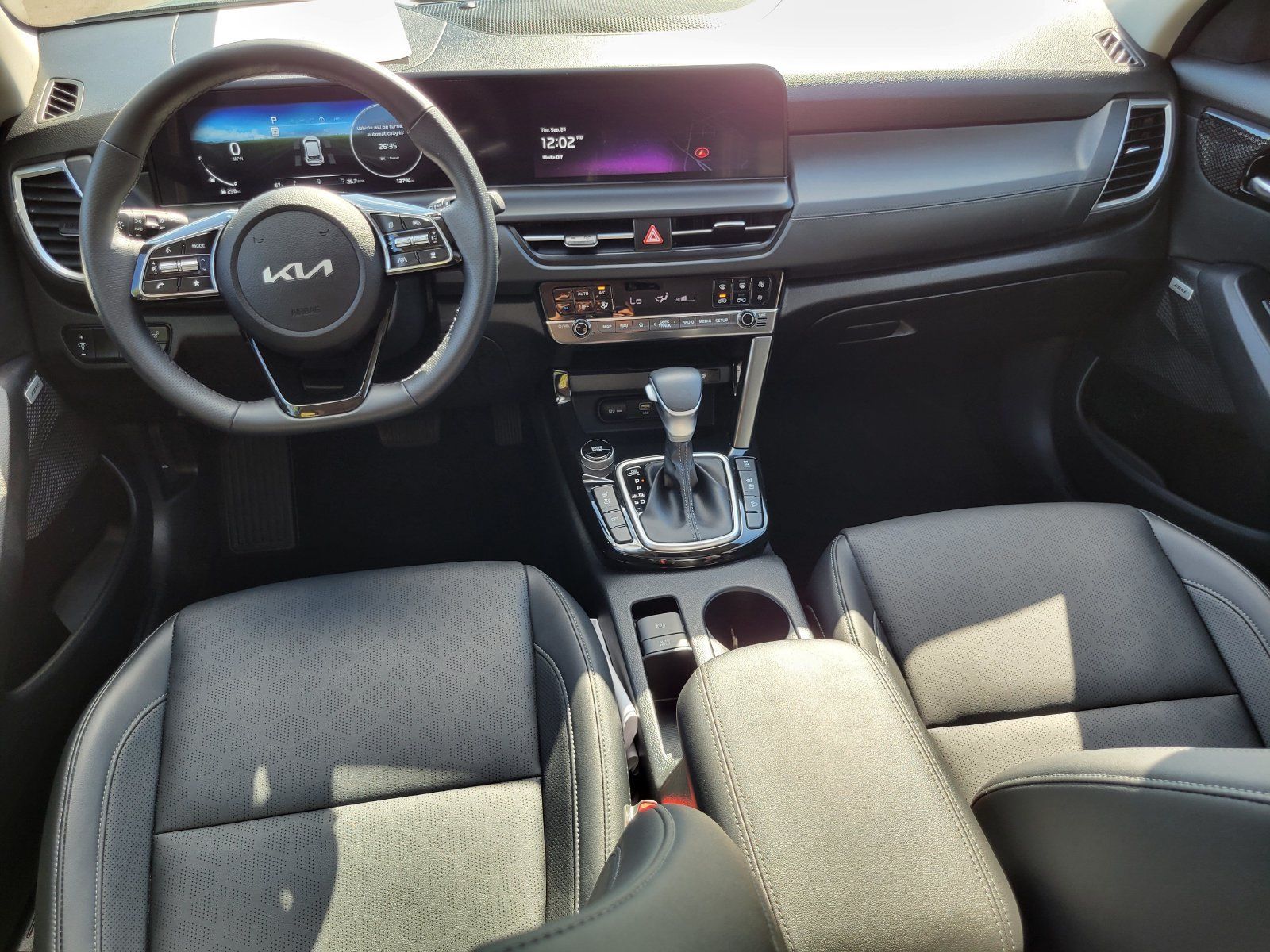 Certified 2024 Kia Seltos SX w/ SX Sunroof Package AWD/4WD image 28