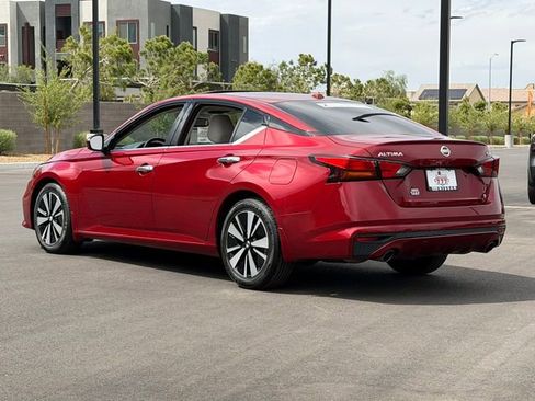 Used 2019 Nissan Altima 2.5 SV FWD image 3