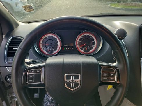 Used 2019 Dodge Grand Caravan SXT FWD image 24