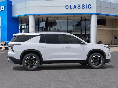 New 2027 Chevrolet Traverse LT w/ Sun and Wheel Package FWD image 5