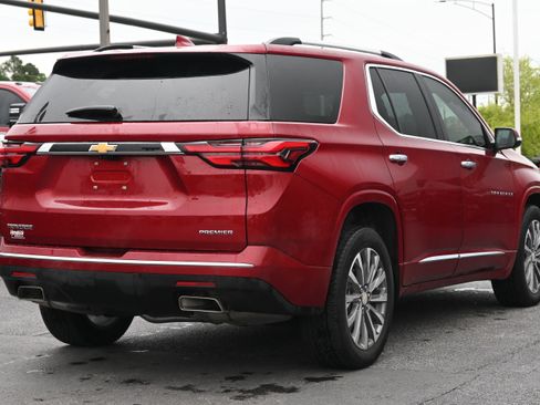 Used 2023 Chevrolet Traverse Premier FWD image 12