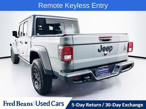 Certified 2022 Jeep Gladiator Sport AWD/4WD image 5