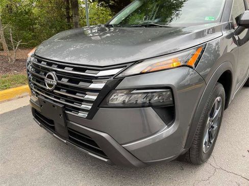 Used 2024 Nissan Rogue SV image 38