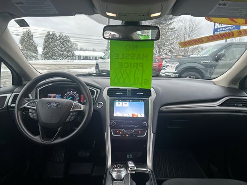 Used 2019 Ford Fusion SE image 21