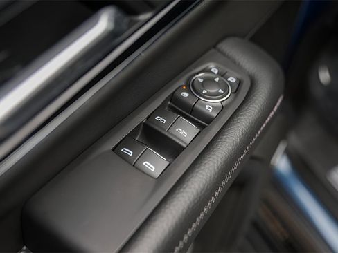 Used 2025 GMC Yukon XL Denali w/ Denali Reserve Package image 25