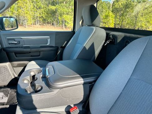 Used 2022 RAM 1500 Classic SLT image 17