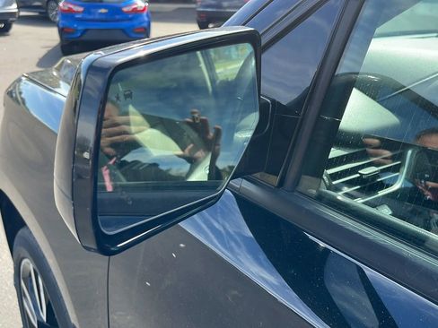 Used 2020 Chevrolet Suburban Premier image 11