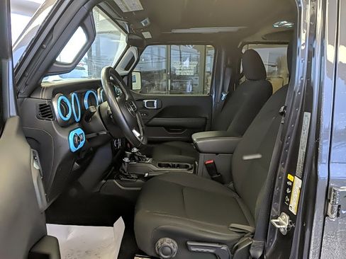 Used 2021 Jeep Wrangler Unlimited Sahara w/ Cold Weather Group image 12