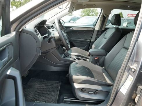 Certified 2022 Volkswagen Tiguan SE w/ Panoramic Sunroof Package AWD/4WD image 13