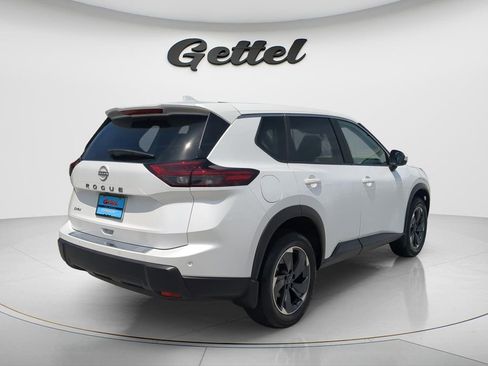 Certified 2025 Nissan Rogue SV FWD image 5