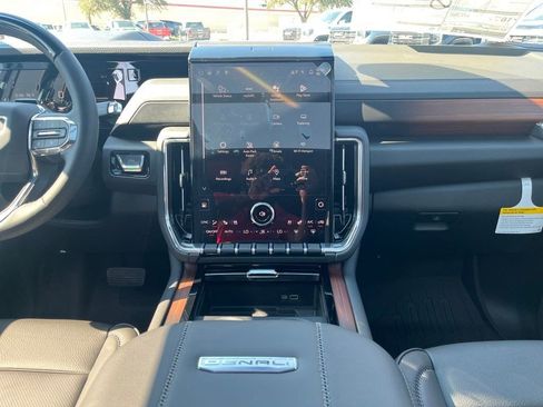 New 2026 GMC Yukon XL Denali w/ Denali Reserve Package image 21