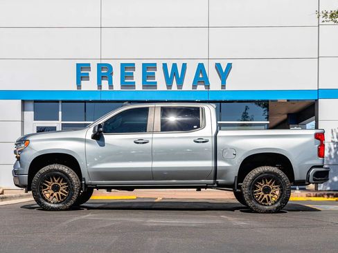 Used 2025 Chevrolet Silverado 1500 RST AWD/4WD image 2