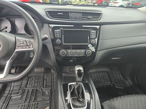 Used 2020 Nissan Rogue S image 5