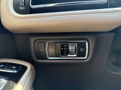 Used 2023 Lincoln Aviator AWD image 28