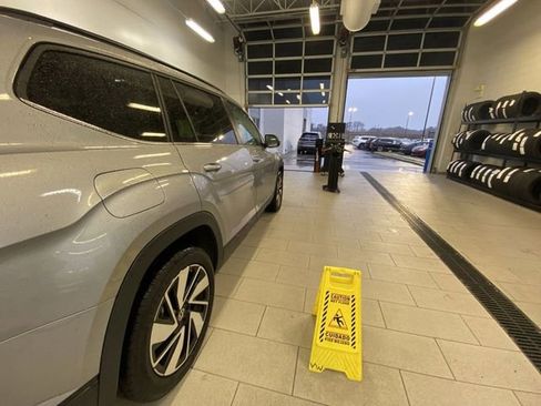 Used 2024 Volkswagen Atlas SE image 10