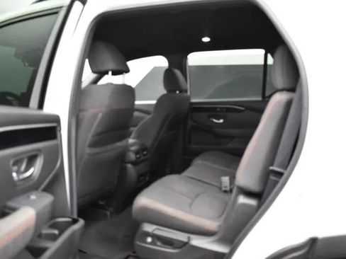Used 2025 Honda Pilot Sport image 15