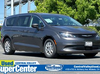 Used 2023 Chrysler Voyager LX image 1
