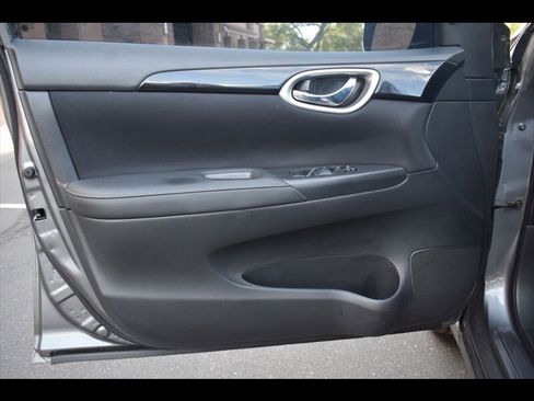 Used 2017 Nissan Sentra SV w/ Driver's Assist Package image 17