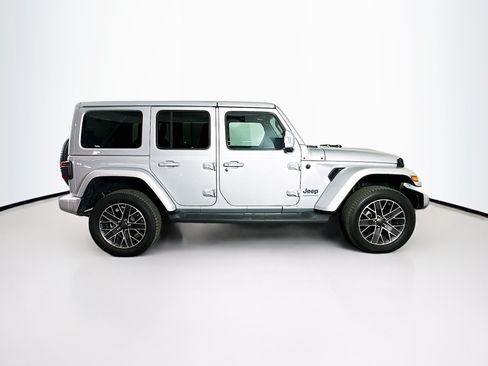 Used 2023 Jeep Wrangler Unlimited Sahara AWD/4WD image 10