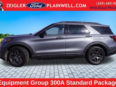 Used 2025 Ford Explorer ST-Line w/ ST-Line Street Pack image 2
