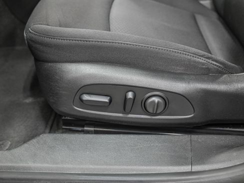 Used 2017 Chevrolet Malibu LT image 16